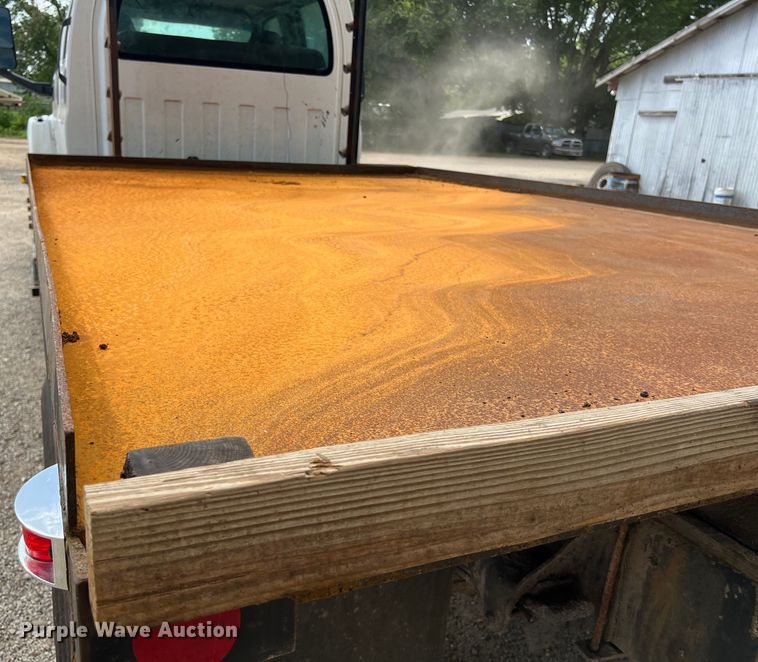 image for item LU9950 2004 GMC C8500 flatbed truck