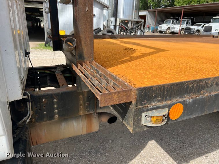 image for item LU9950 2004 GMC C8500 flatbed truck