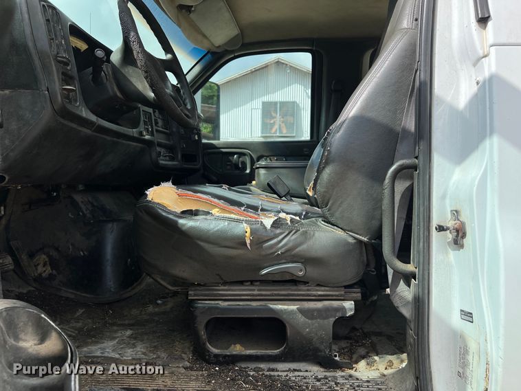 image for item LU9950 2004 GMC C8500 flatbed truck