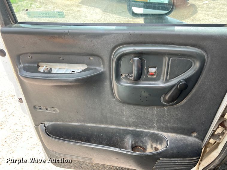 image for item LU9950 2004 GMC C8500 flatbed truck