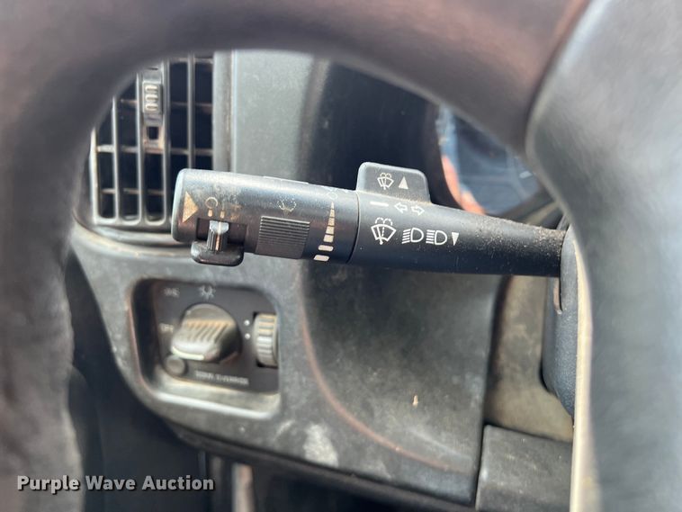 image for item LU9950 2004 GMC C8500 flatbed truck