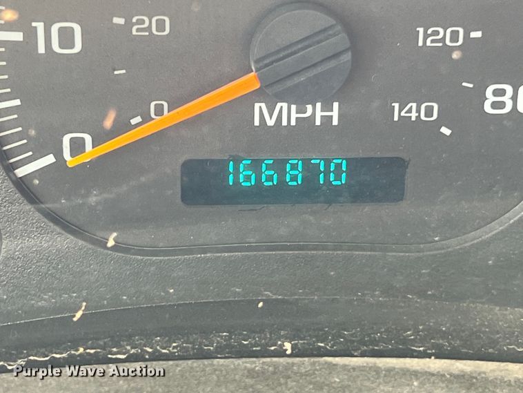 image for item LU9950 2004 GMC C8500 flatbed truck