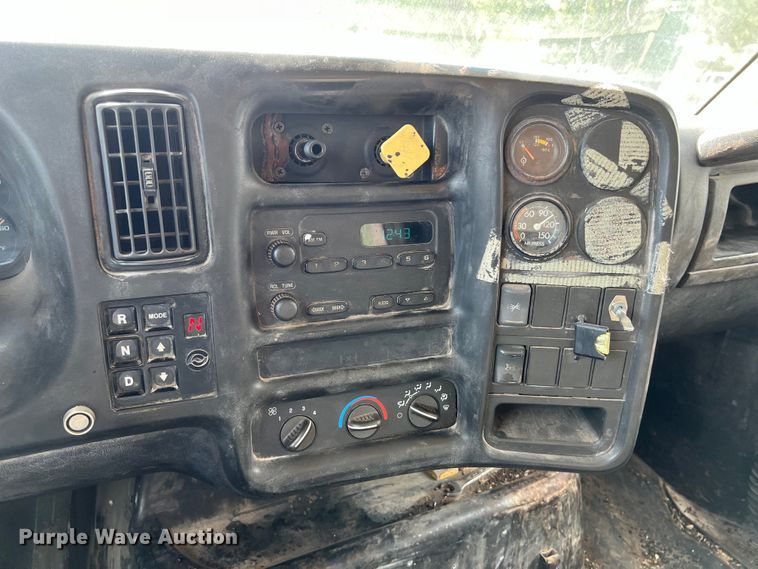 image for item LU9950 2004 GMC C8500 flatbed truck