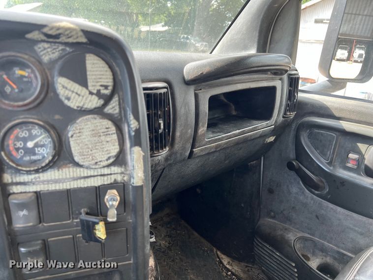 image for item LU9950 2004 GMC C8500 flatbed truck