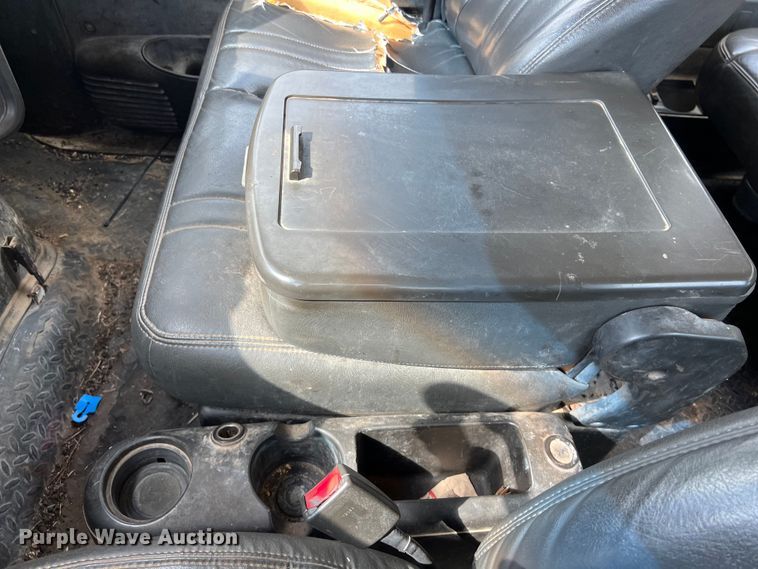 image for item LU9950 2004 GMC C8500 flatbed truck