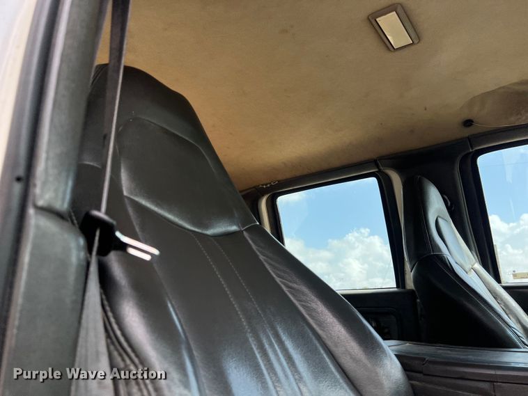 image for item LU9950 2004 GMC C8500 flatbed truck