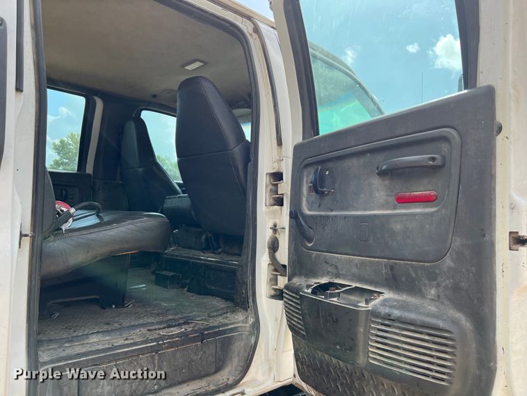 image for item LU9950 2004 GMC C8500 flatbed truck