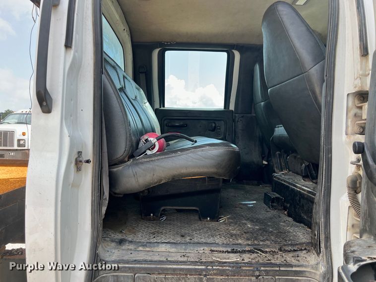 image for item LU9950 2004 GMC C8500 flatbed truck