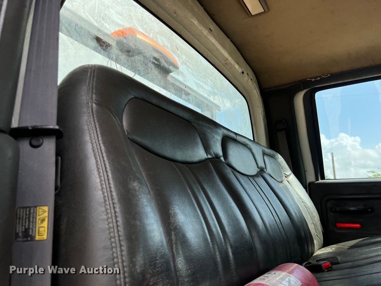 image for item LU9950 2004 GMC C8500 flatbed truck