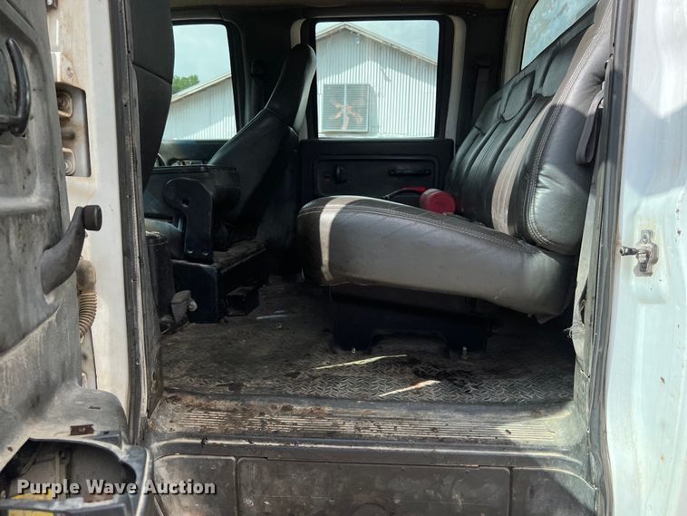 image for item LU9950 2004 GMC C8500 flatbed truck