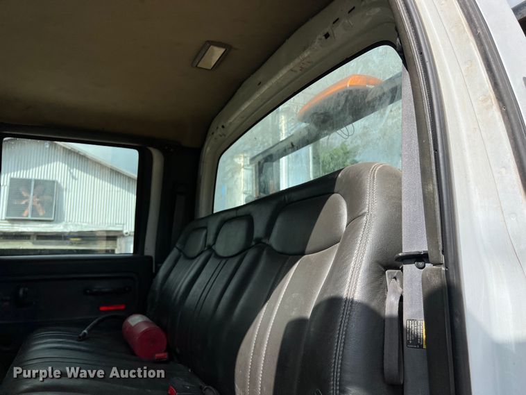 image for item LU9950 2004 GMC C8500 flatbed truck