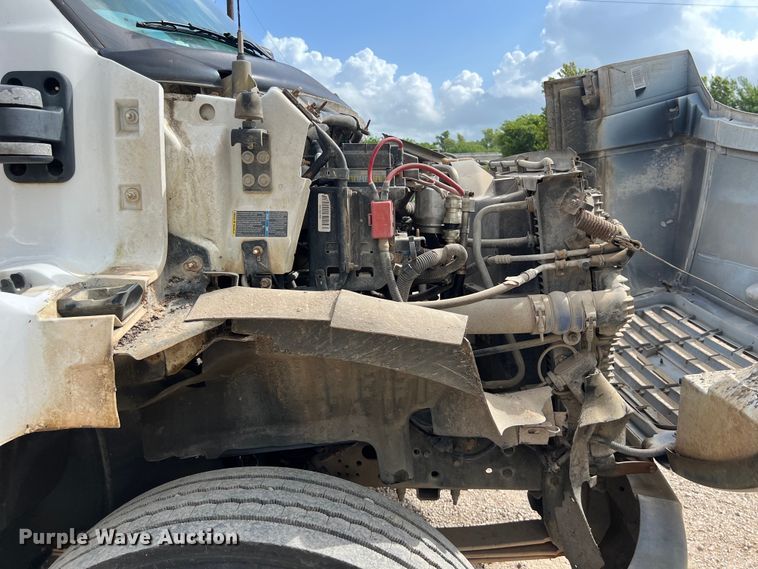 image for item LU9950 2004 GMC C8500 flatbed truck