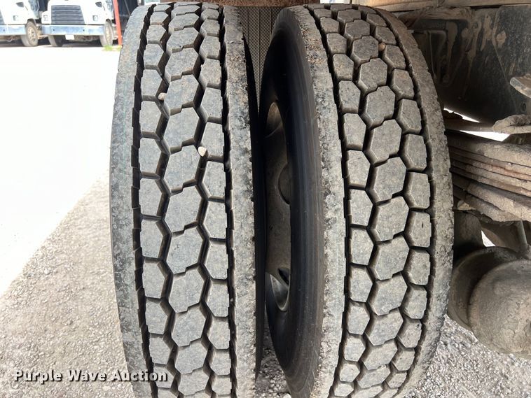 image for item LU9950 2004 GMC C8500 flatbed truck