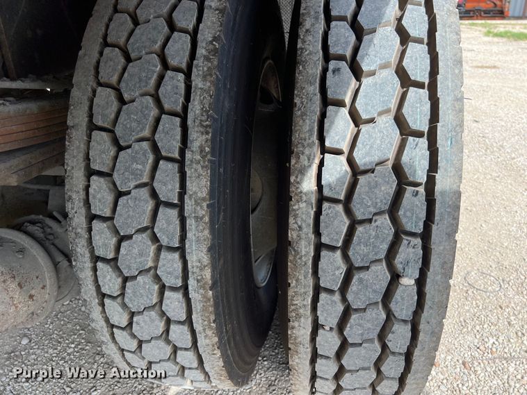 image for item LU9950 2004 GMC C8500 flatbed truck