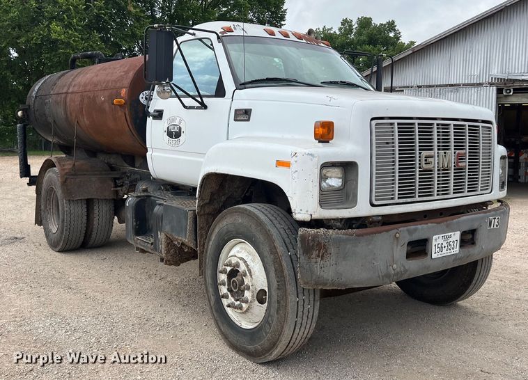 image for item LU9951 2002 GMC C8500 oil distributor truck