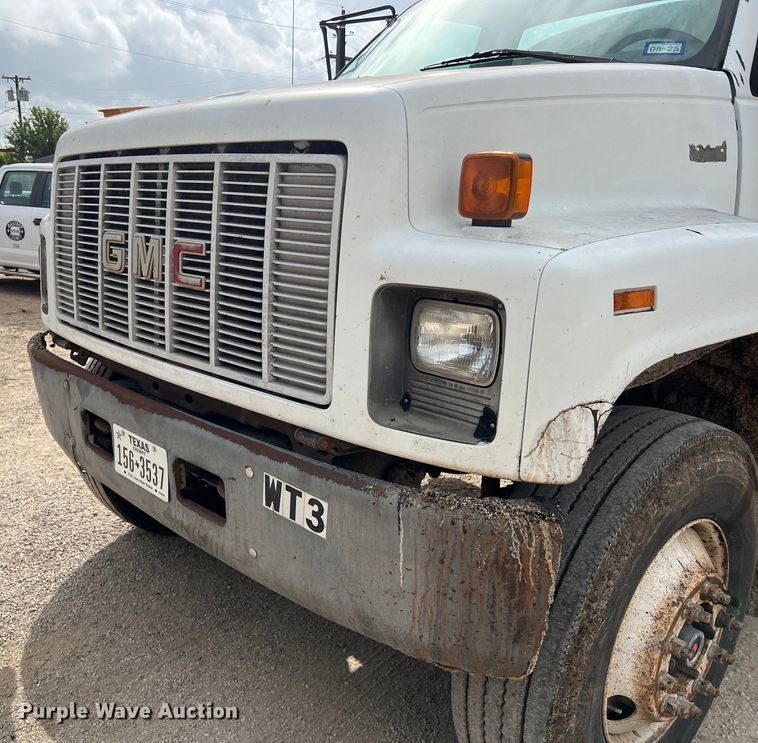 image for item LU9951 2002 GMC C8500 oil distributor truck