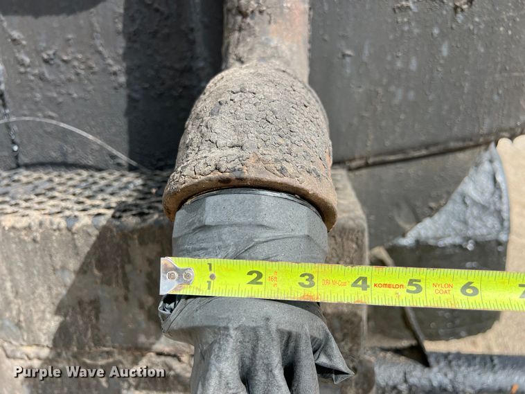 image for item LU9951 2002 GMC C8500 oil distributor truck