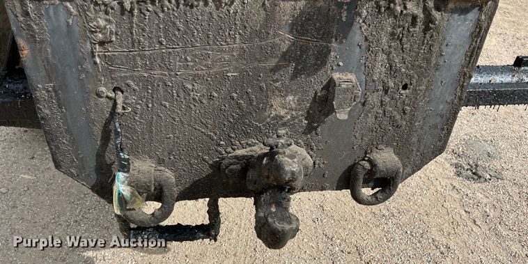 image for item LU9951 2002 GMC C8500 oil distributor truck