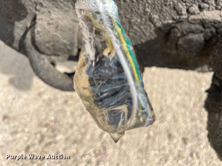 image for item LU9951 2002 GMC C8500 oil distributor truck