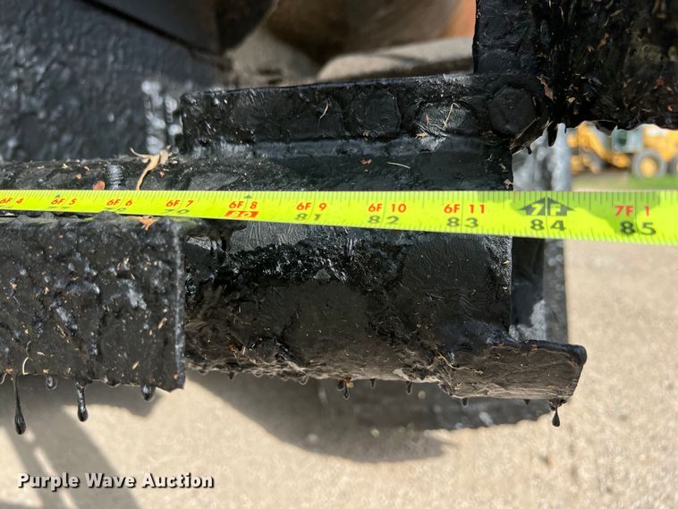 image for item LU9951 2002 GMC C8500 oil distributor truck