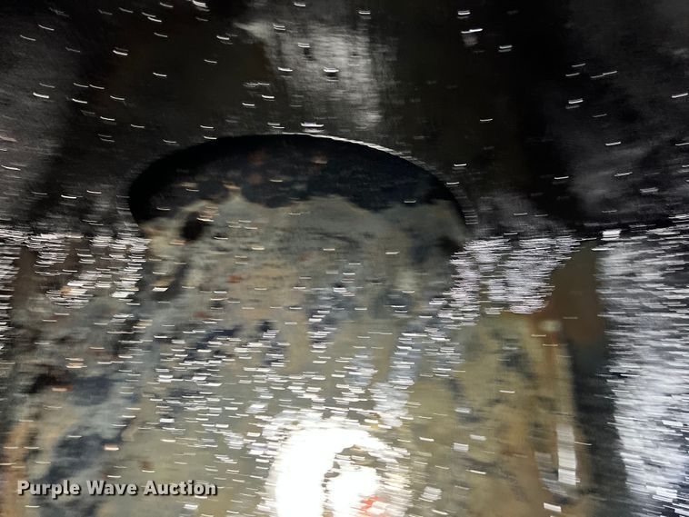 image for item LU9951 2002 GMC C8500 oil distributor truck