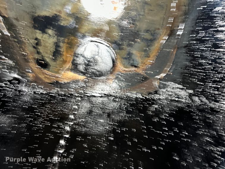 image for item LU9951 2002 GMC C8500 oil distributor truck