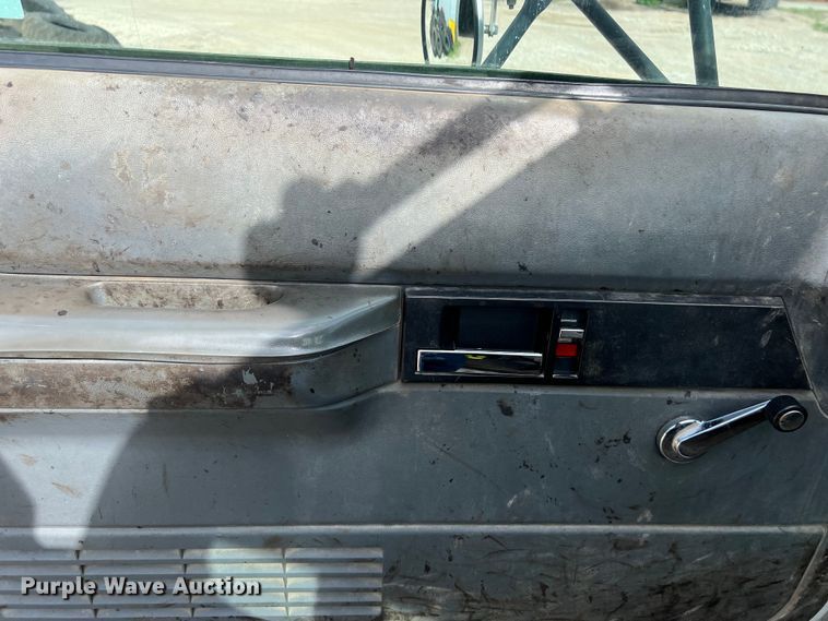 image for item LU9951 2002 GMC C8500 oil distributor truck