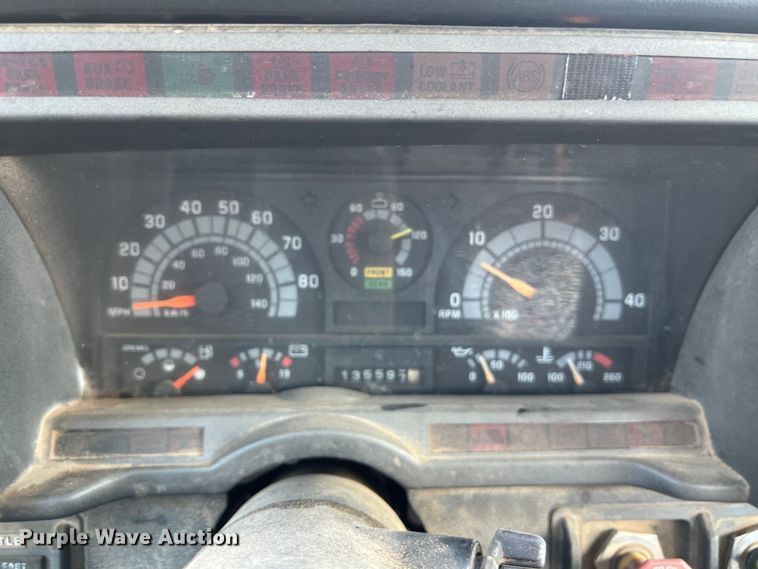 image for item LU9951 2002 GMC C8500 oil distributor truck