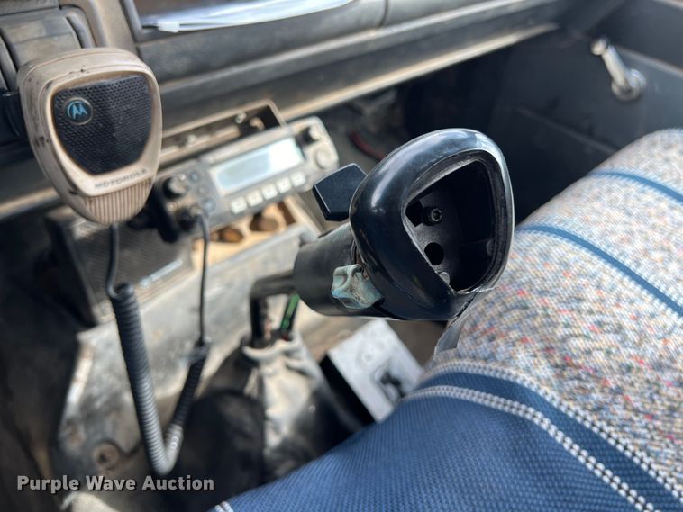 image for item LU9951 2002 GMC C8500 oil distributor truck