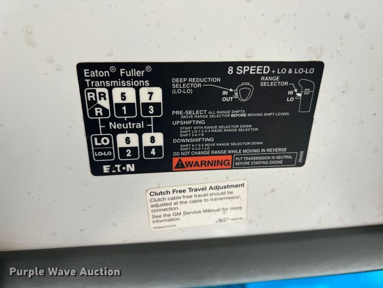 image for item LU9951 2002 GMC C8500 oil distributor truck