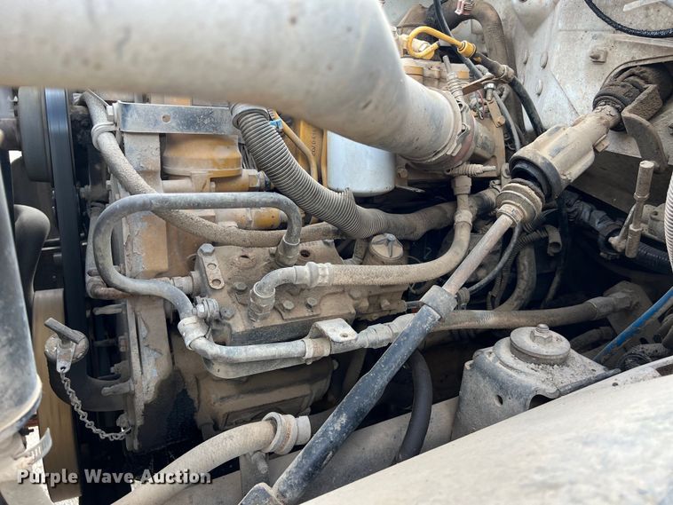 image for item LU9951 2002 GMC C8500 oil distributor truck