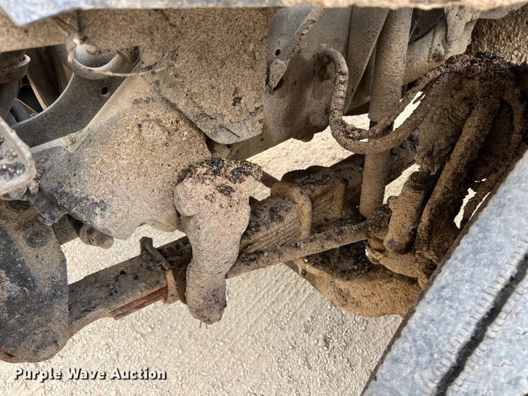 image for item LU9951 2002 GMC C8500 oil distributor truck