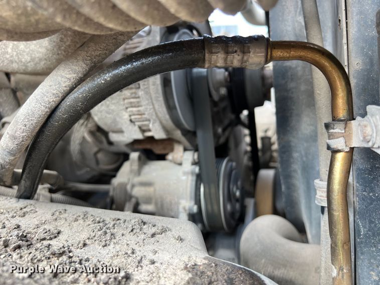 image for item LU9951 2002 GMC C8500 oil distributor truck