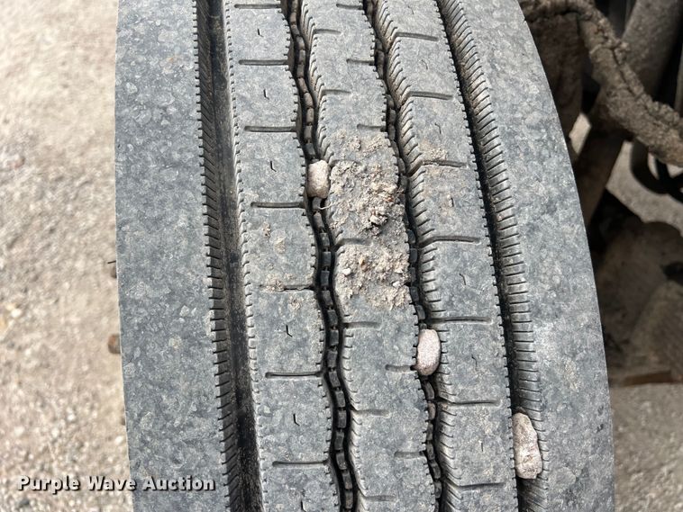 image for item LU9951 2002 GMC C8500 oil distributor truck