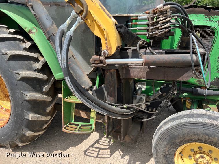 image for item LU9952 2003 John Deere  6420 tractor