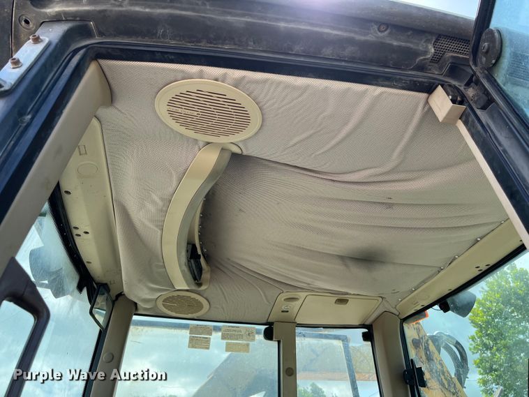 image for item LU9952 2003 John Deere  6420 tractor