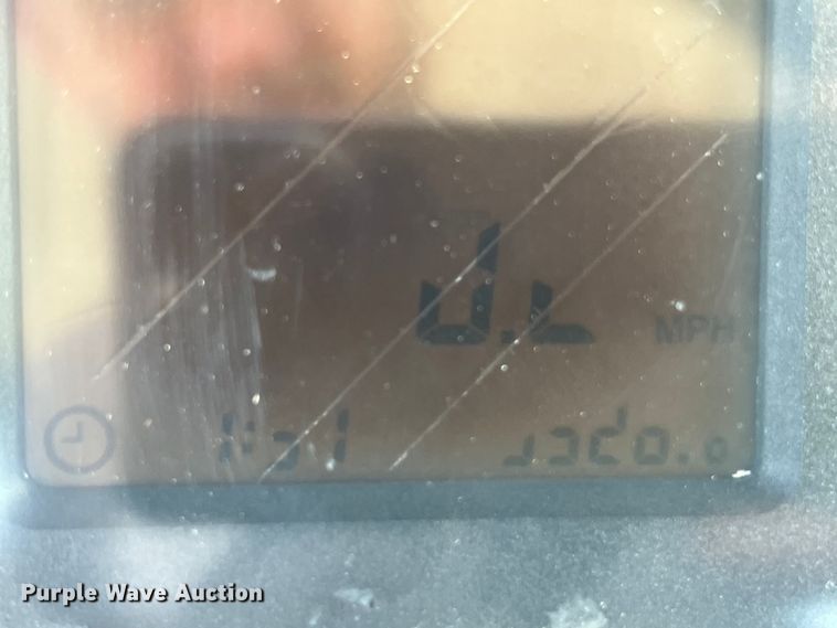 image for item LU9952 2003 John Deere  6420 tractor