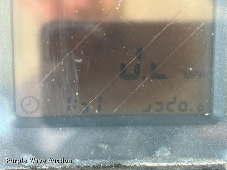 image for item LU9952 2003 John Deere  6420 tractor