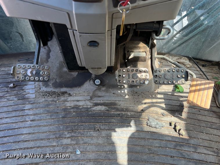 image for item LU9952 2003 John Deere  6420 tractor