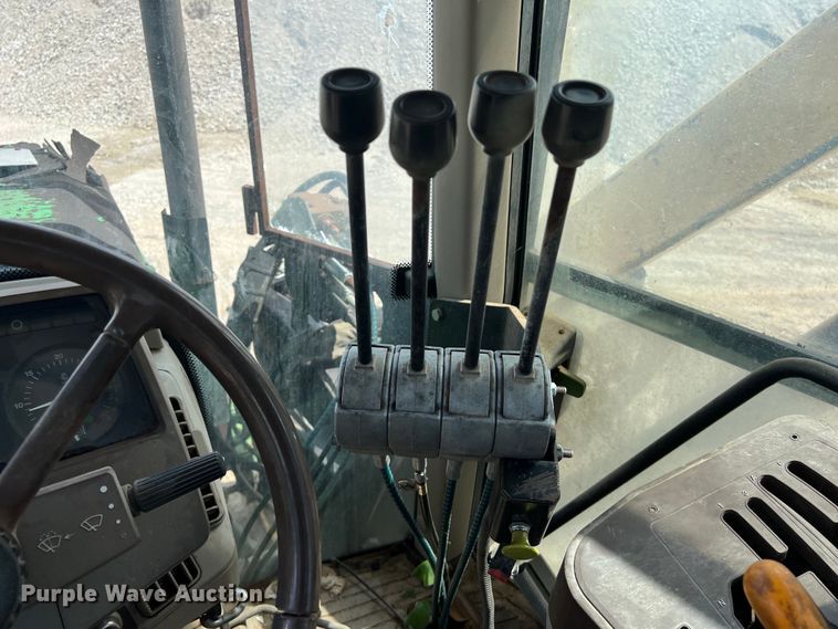 image for item LU9952 2003 John Deere  6420 tractor