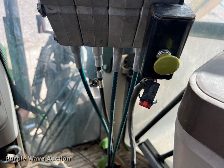 image for item LU9952 2003 John Deere  6420 tractor