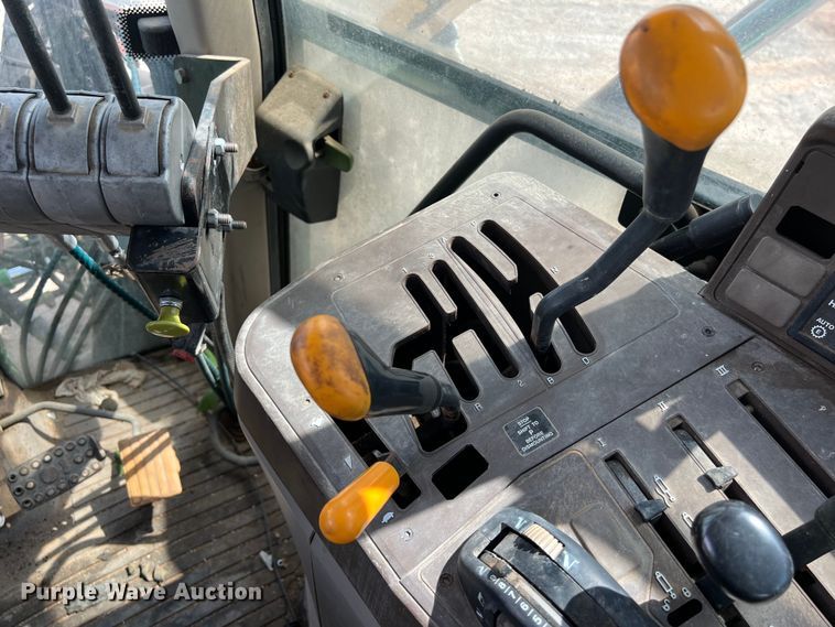 image for item LU9952 2003 John Deere  6420 tractor