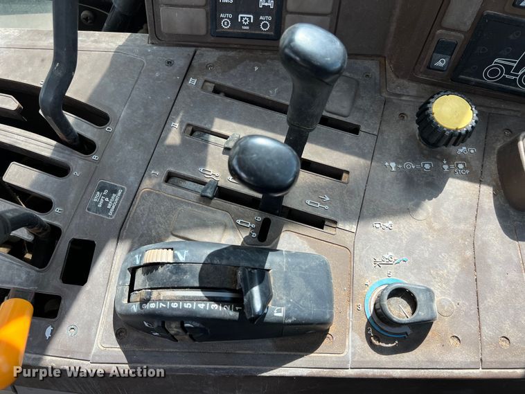 image for item LU9952 2003 John Deere  6420 tractor