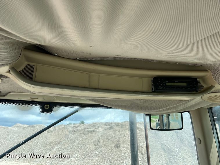 image for item LU9952 2003 John Deere  6420 tractor