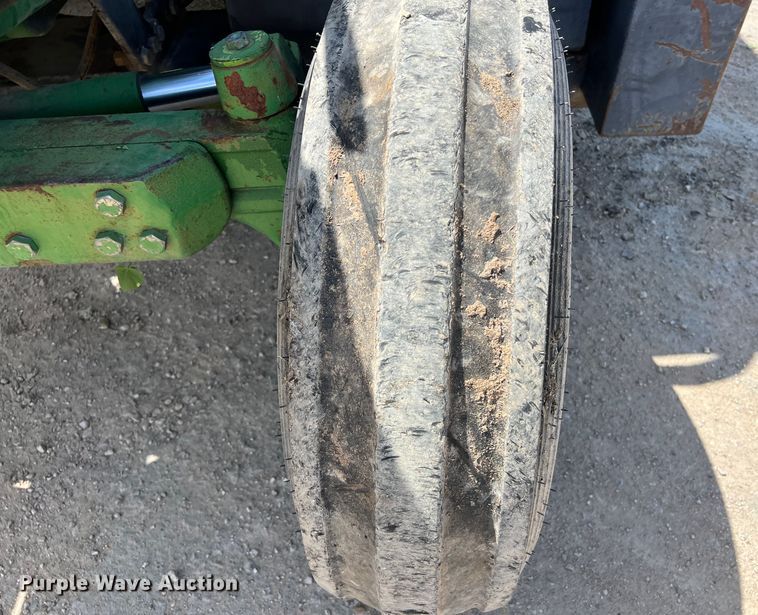 image for item LU9952 2003 John Deere  6420 tractor