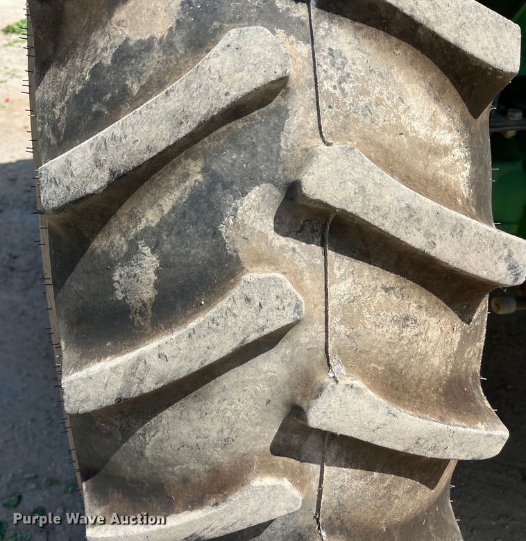 image for item LU9952 2003 John Deere  6420 tractor