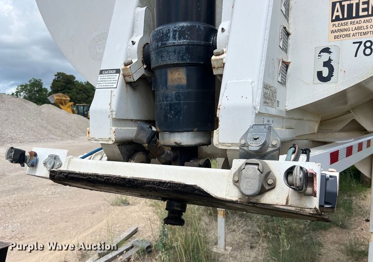 image for item LU9953 2013 CTS HRD 32 end dump trailer