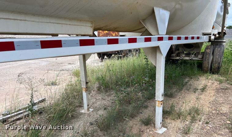 image for item LU9953 2013 CTS HRD 32 end dump trailer