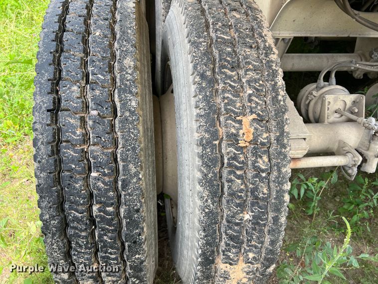 image for item LU9954 2013 CTS HRD 32 end dump trailer