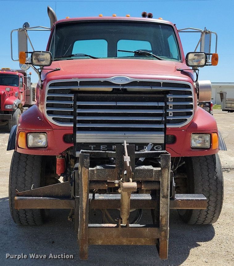 image for item MO9200 2003 Sterling LT9500 dump truck